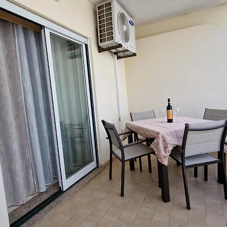 Sis Армасан-де-Пера